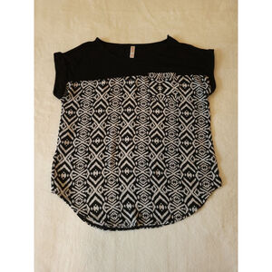 Xhilaration Juniors Size M Black White Knit Top